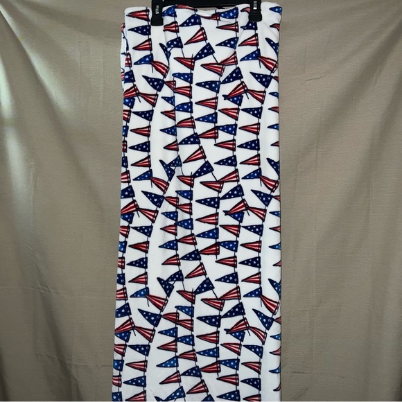 Throw ♥️ 💙 NEW! - Picture 1 of 2